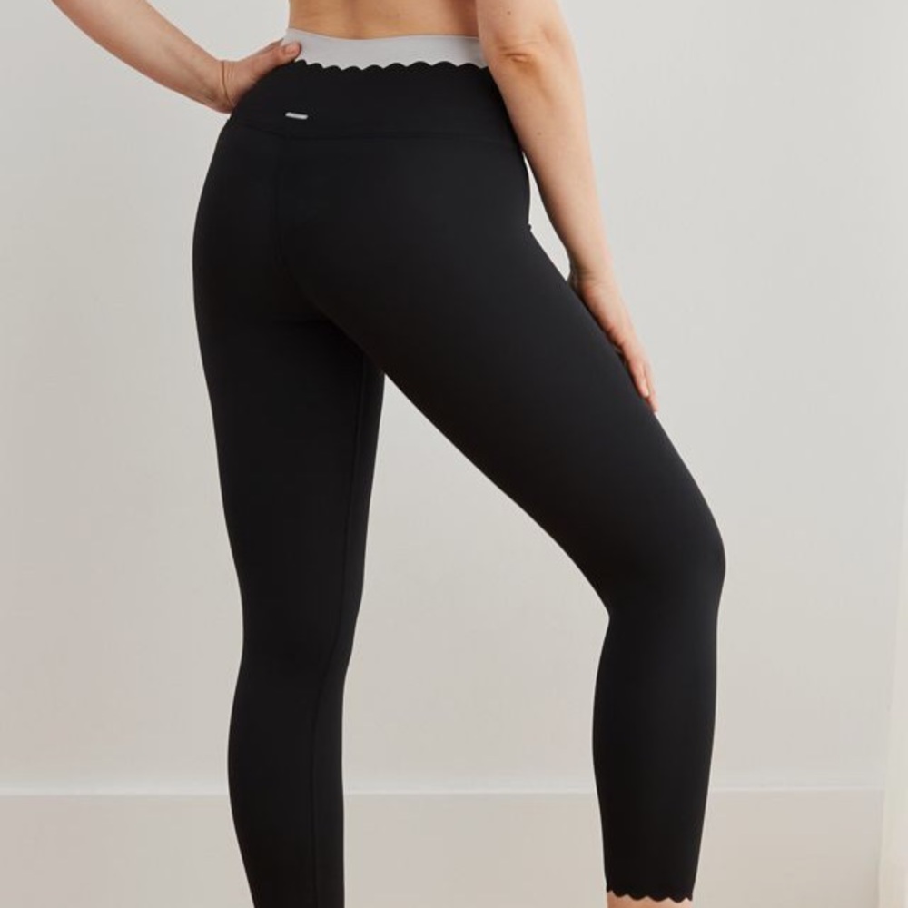 Aerie play real me scallop legging